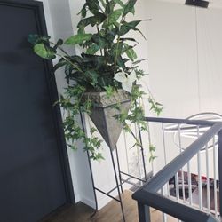 Estate Sale – Large Artificial Plants & Modern Planters – Home Décor