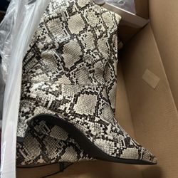 New Snakeskin Knee High Boots Size 8.1/2