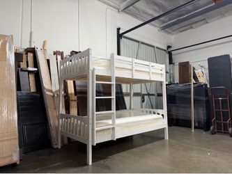 Twin bunk bed $380