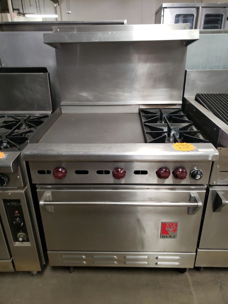 Used Wolf 36"L Range With 24 Manual Griddle, 2-Burners, Natural Gas