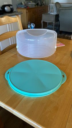 Tupperware Cake keeper and carrier