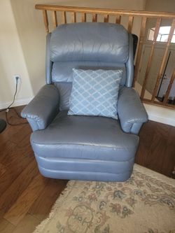 Pair of Lazy Boy Recliners