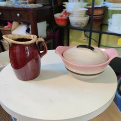 TWO PIECES VINTAGE HULL POTTERY 