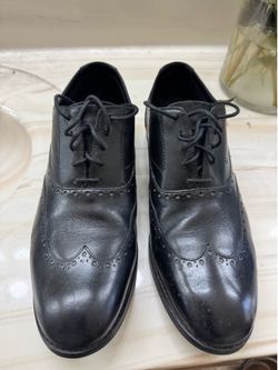 Clarks men’s dress shoes, black wing tip, lace up, 11.5 M. Good shape.  $40 obo