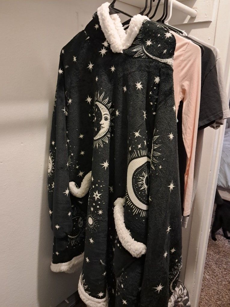 Fuzzy Blanket Hoodie !!