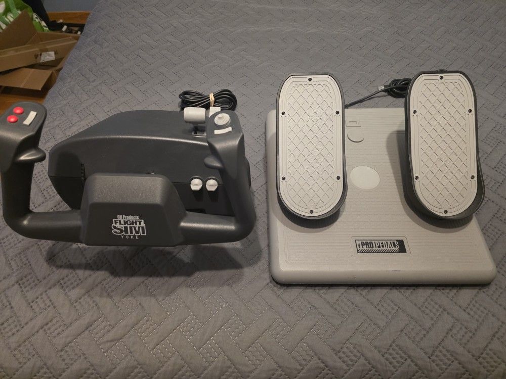 CH Flight Yoke + Pedals USB