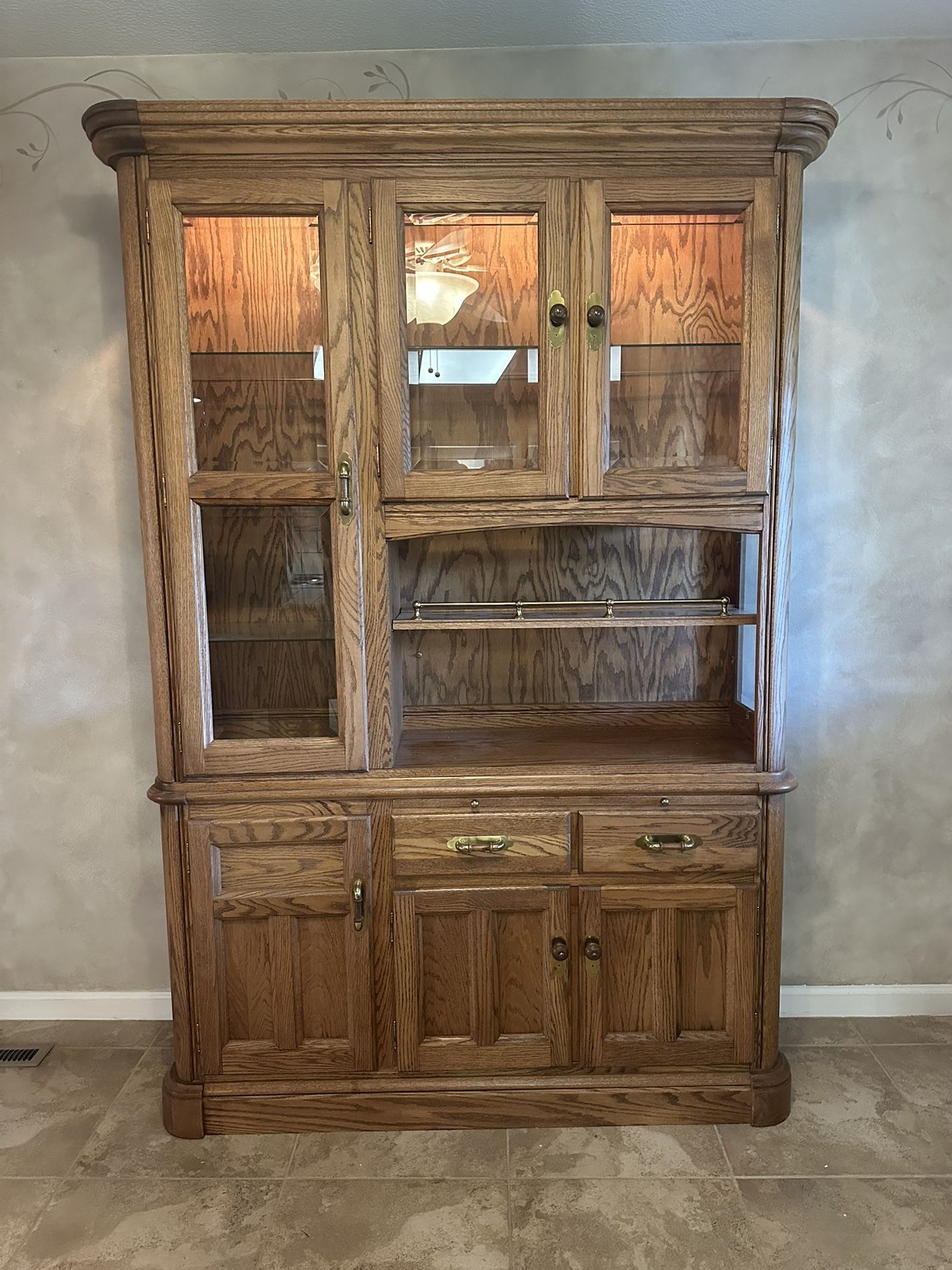 China Cabinet/Hutch