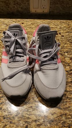 Womens Adidas Size 7.5 ( I-5923W)