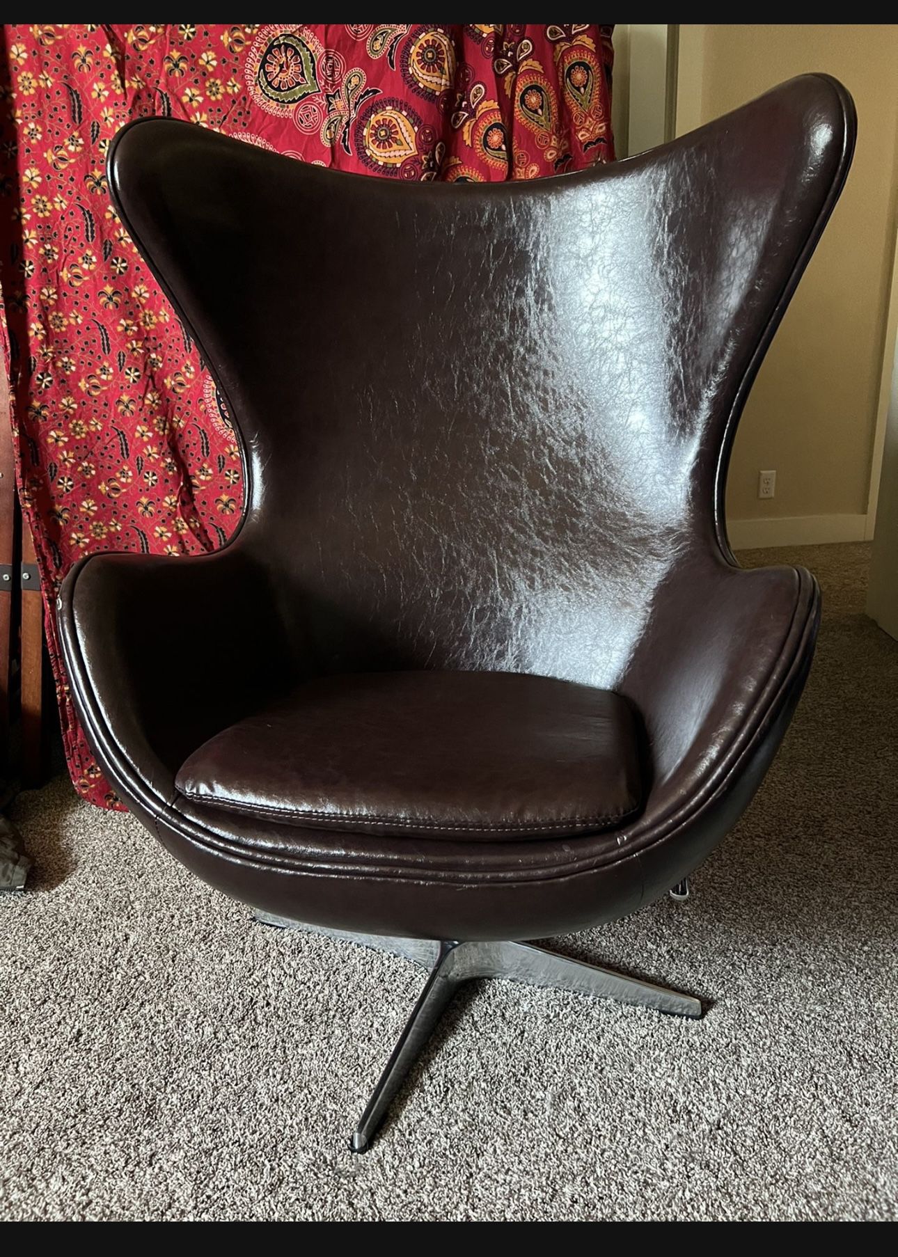 Top Grain genuine leather swivel chair