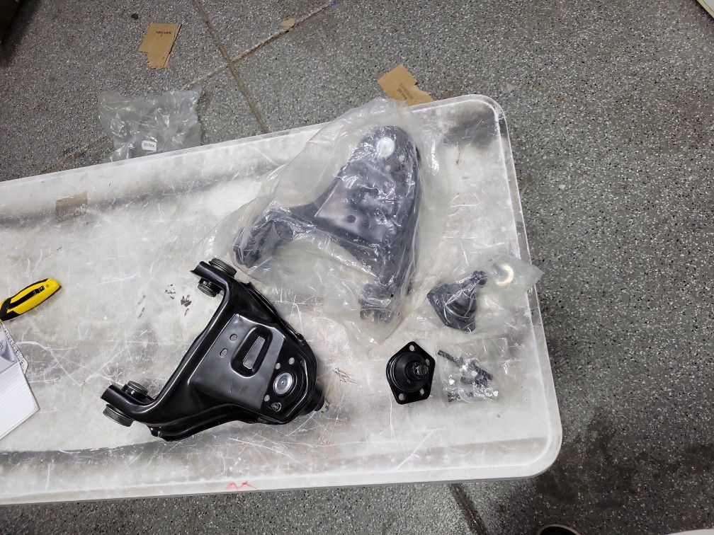 97-04 Chevy S10/Chevy Blazer 4x4 upper control arms & lower ball joints