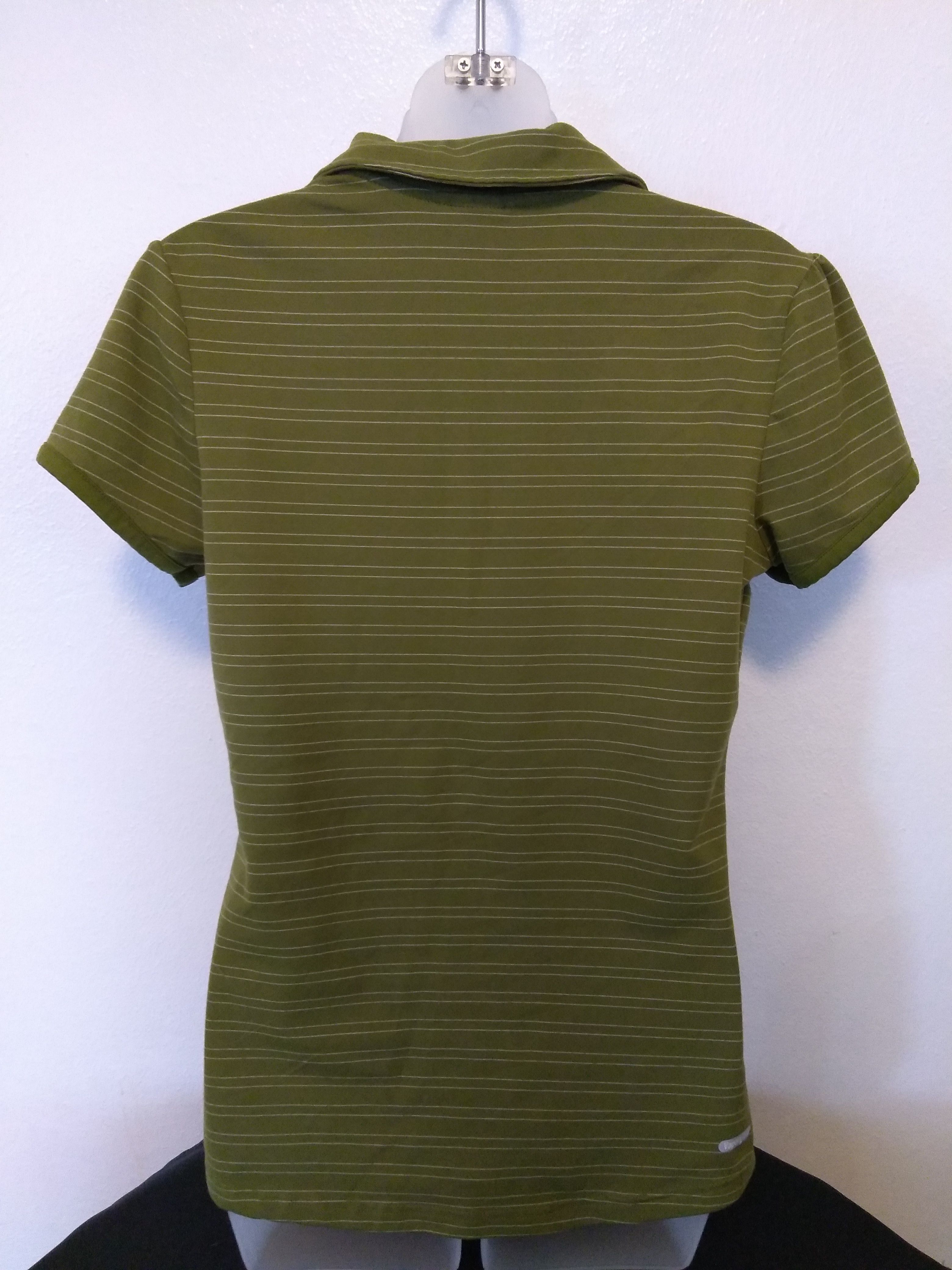 Medium The North Face Olive collar short sleeve shirt