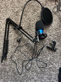 Condenser Microphone with Boom Arm and Pop Filter