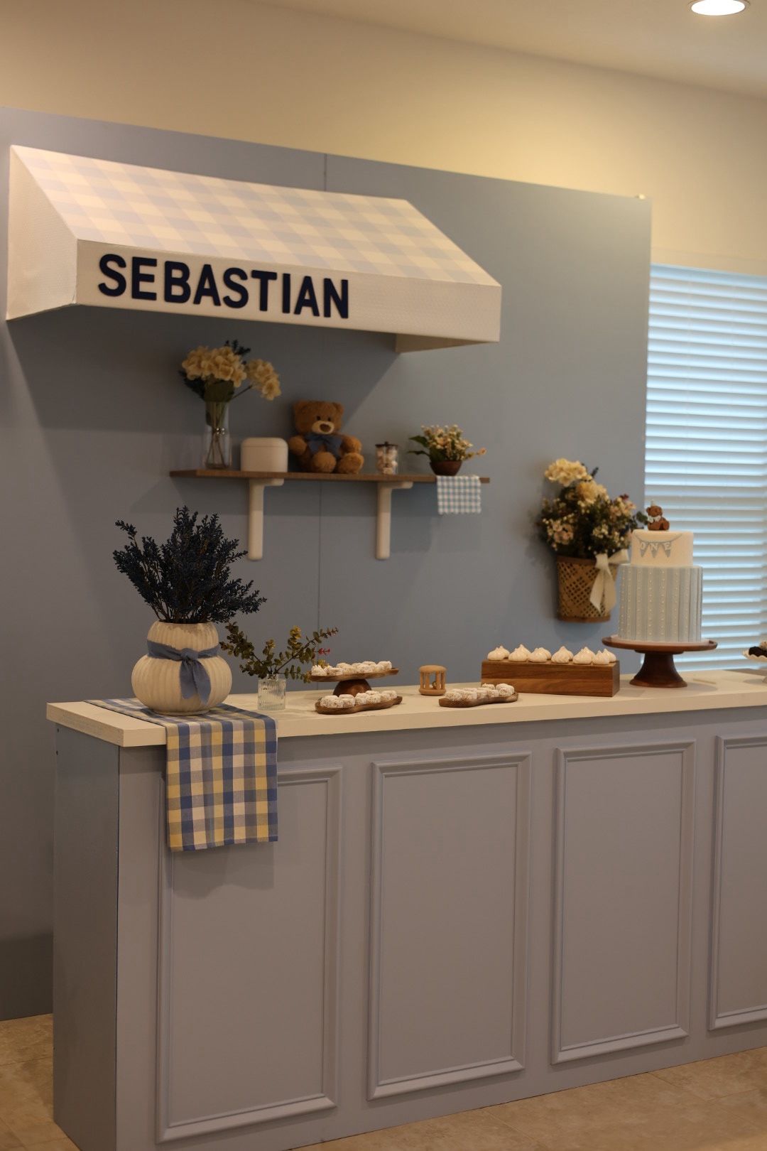 Backdrop + Bar/Table for Sale (READ ENTIRE DESCRIPTION)