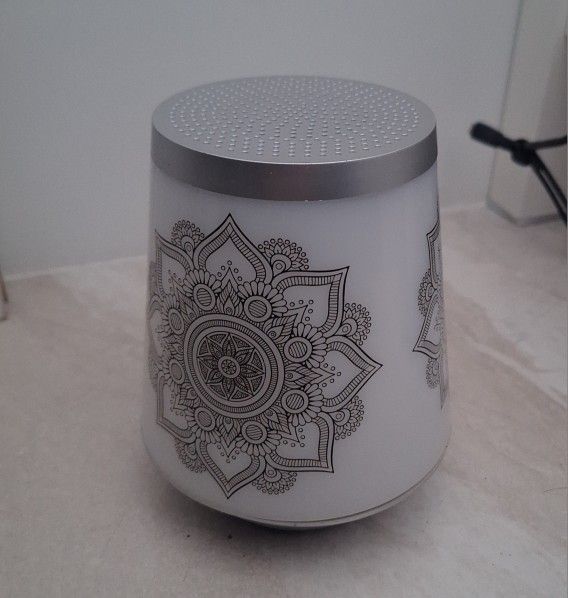Bluetooth Mandala LED Speaker – Color-Changing Light (Read Description)