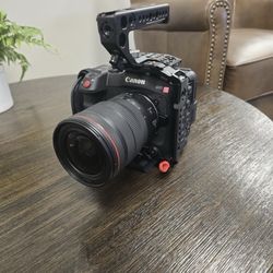 Canon EOS C70 Cinema Camera with RF 15-35mm Lens, Cage, Lens Adapter & batteries