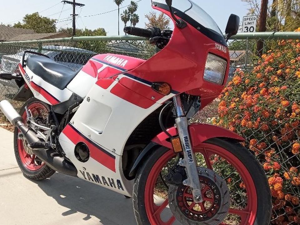 Photo 86 YAMAHA RZ350 CA PLATED STREET LEGAL 2 STROKE IMPORTED FROM CANADA. ONLY 9K MILES. FAST!!!