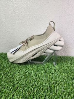 Crocs Echo Surge Crackle knit lace up athletic shoes burk beige size 13