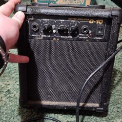 Guitar amplifier G10.