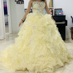 Yellow Quinceñera dress 