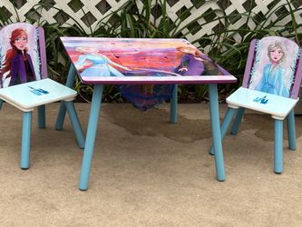 Kids table &  2 chairs frozen themed