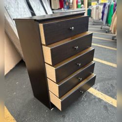 Dresser/ Five drawers dresser