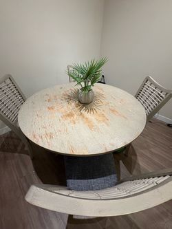Round Dining Table with 4Chairs