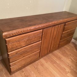 $70 - Oak wood dresser- free delivery 🚚