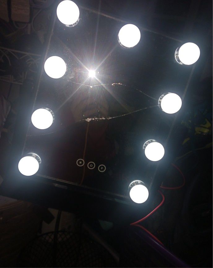 Approx 8 By 10 Mirror With Lights