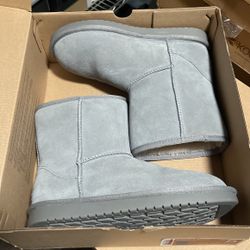 KIDS KOOLABURRA BY UGGS SIZE 5