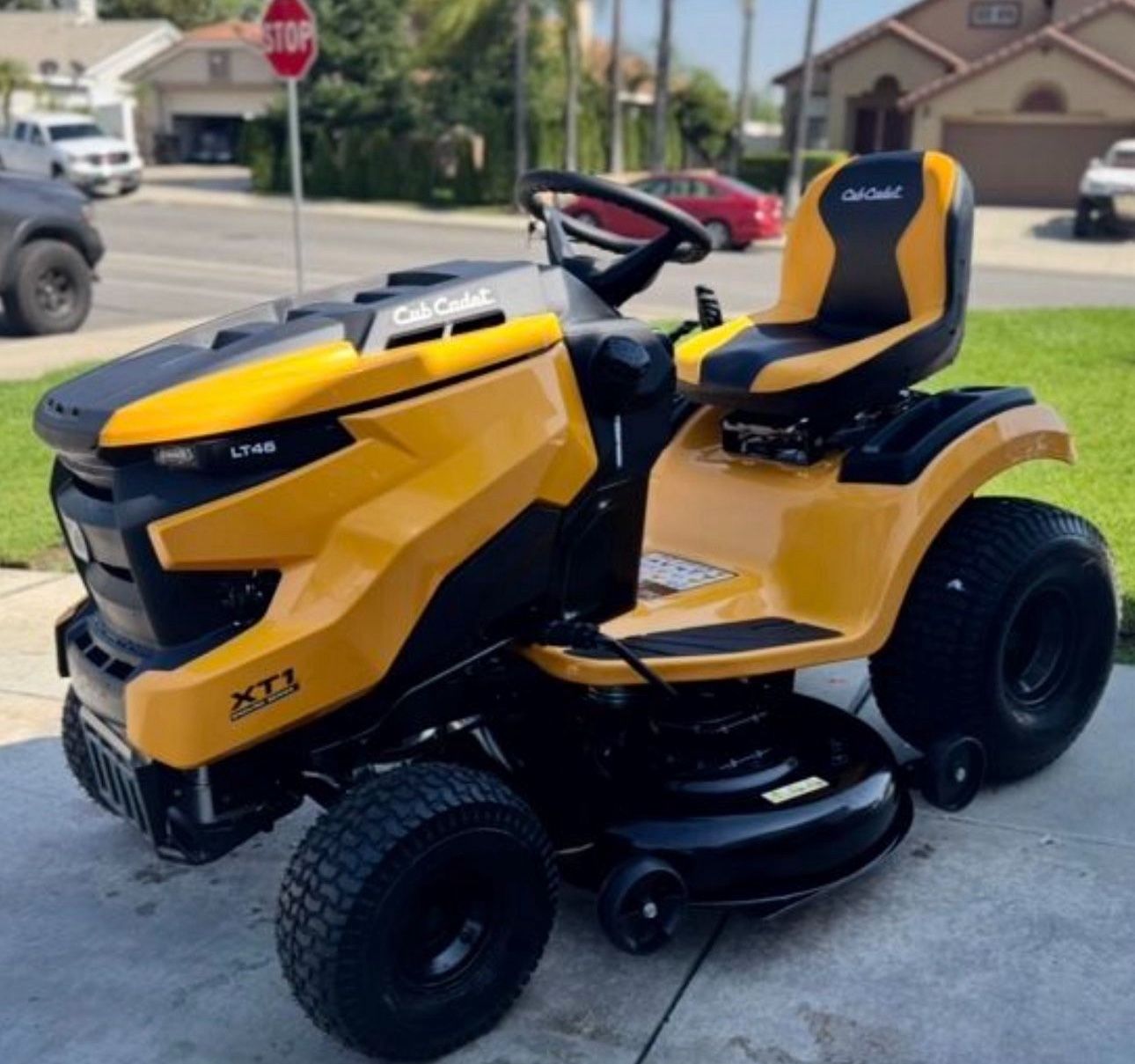 Riding Mower Cub Cadet 46in New 22 Hp