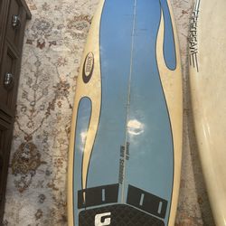 Surfboard 5’6 