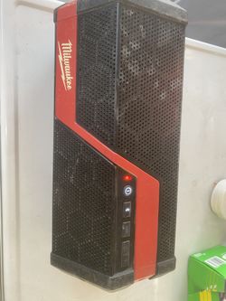 Milwaukee Speaker With M18 XC 5.0 Battery No Charger.