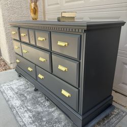 Dresser With 8 Drawers 