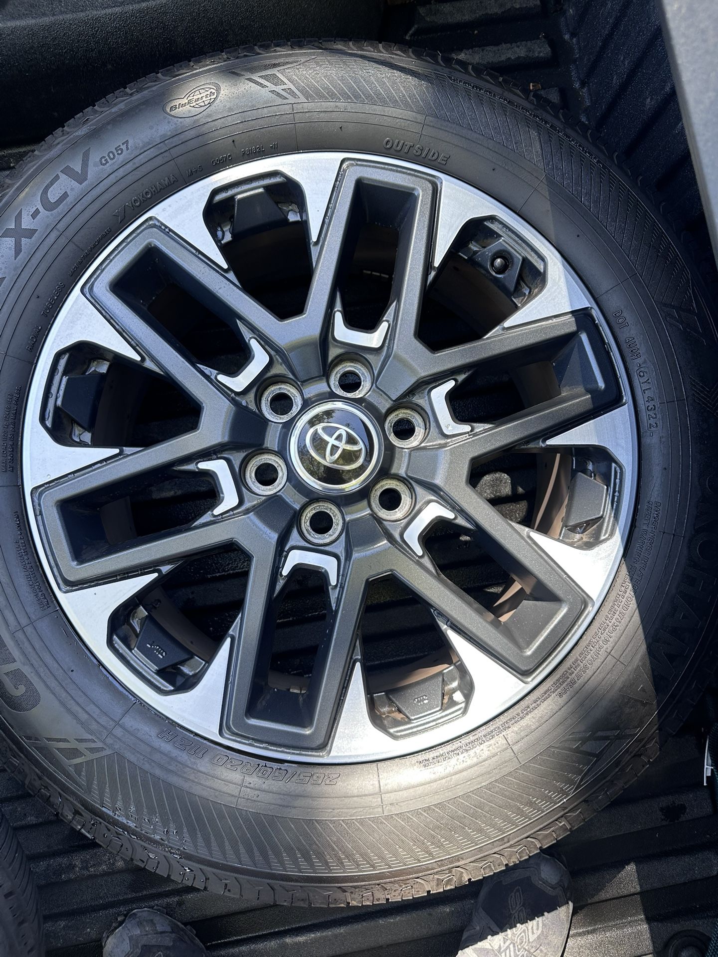  Toyota OEM Wheels & Yokohama Geolandar 265/60R20 Tires 