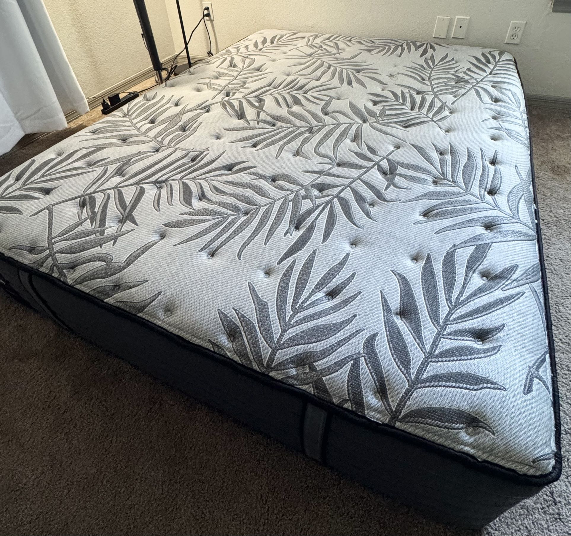 Sealy Posturepedic Plus Mount Auburn 13” Medium Queen Mattress