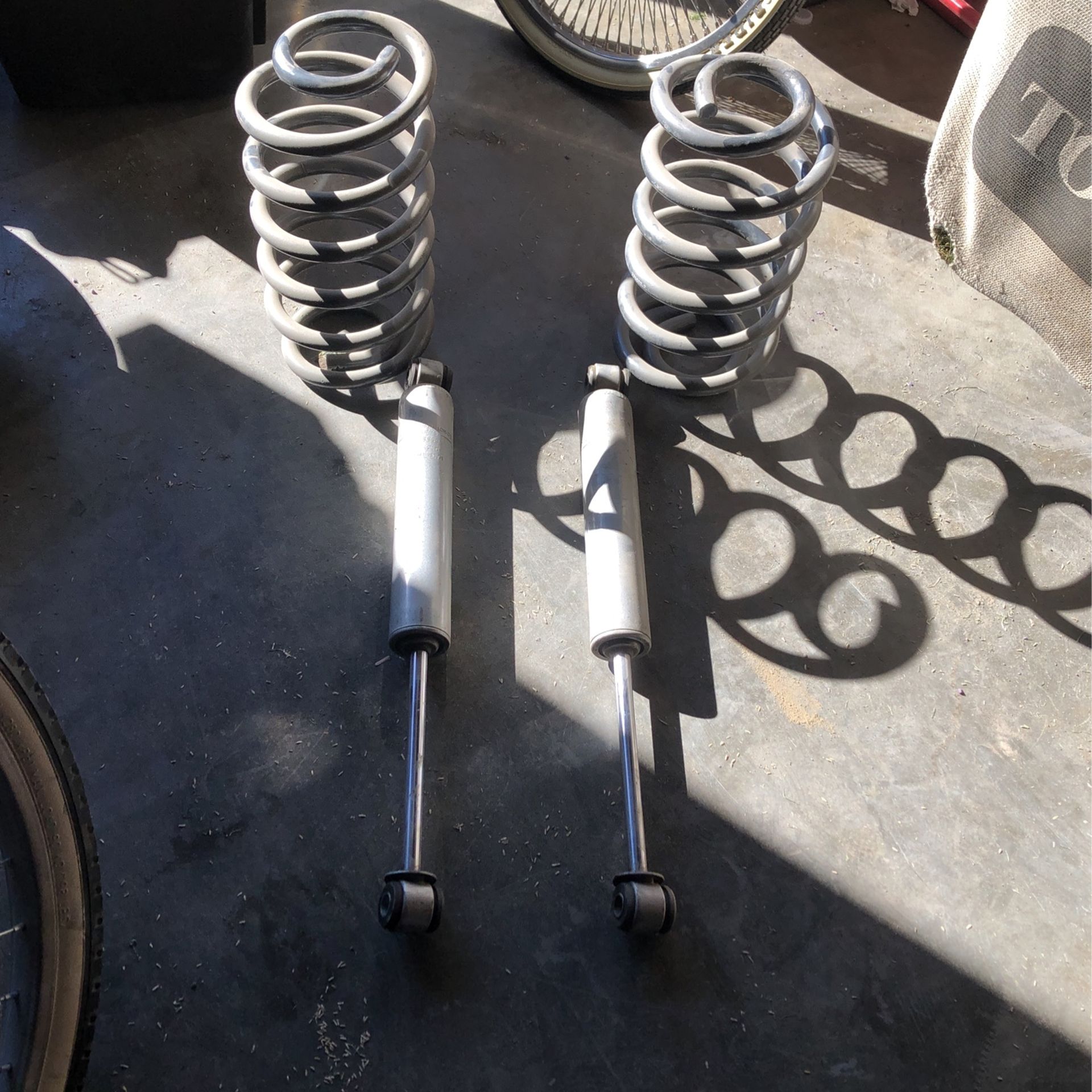 Chevy Avalanche Lowering Kit Spring And Shocks