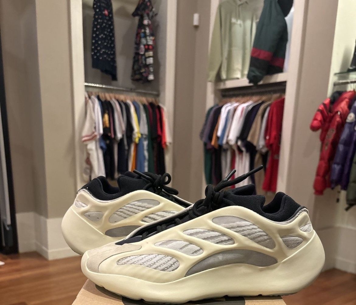 Yeezy 700 V3