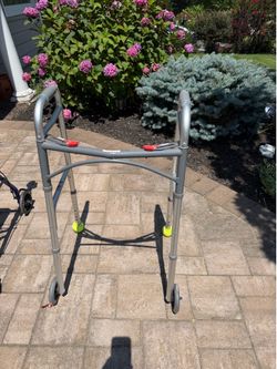 Adult walker