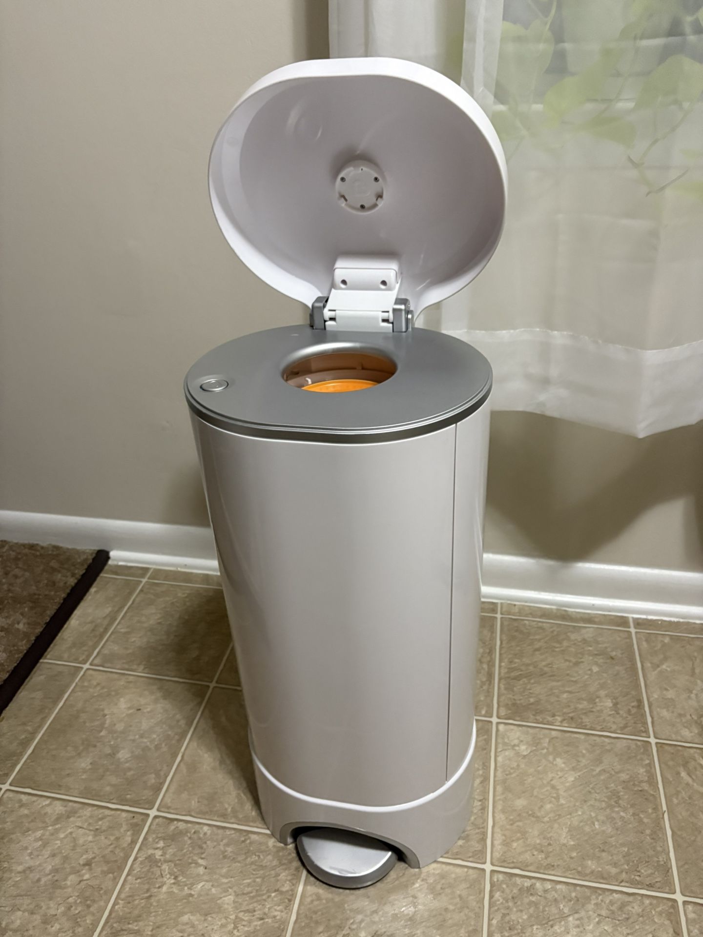 Munchkin Diaper Pail