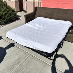 Soda Bed Pull Out Couch In Excellent Condition 