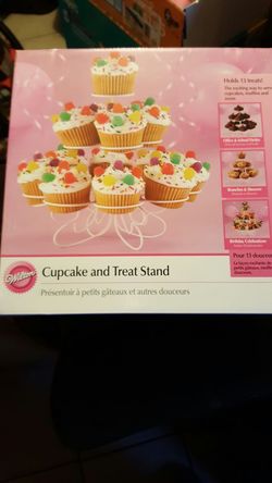 Crock pot and cupcake holder