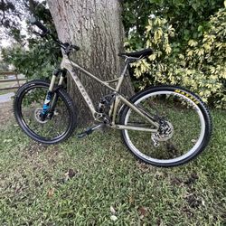 Giant Reign 2  Mountain Bike - Full suspension