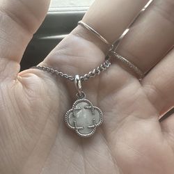 18k White Gold Vancleef Necklace - Authentic!