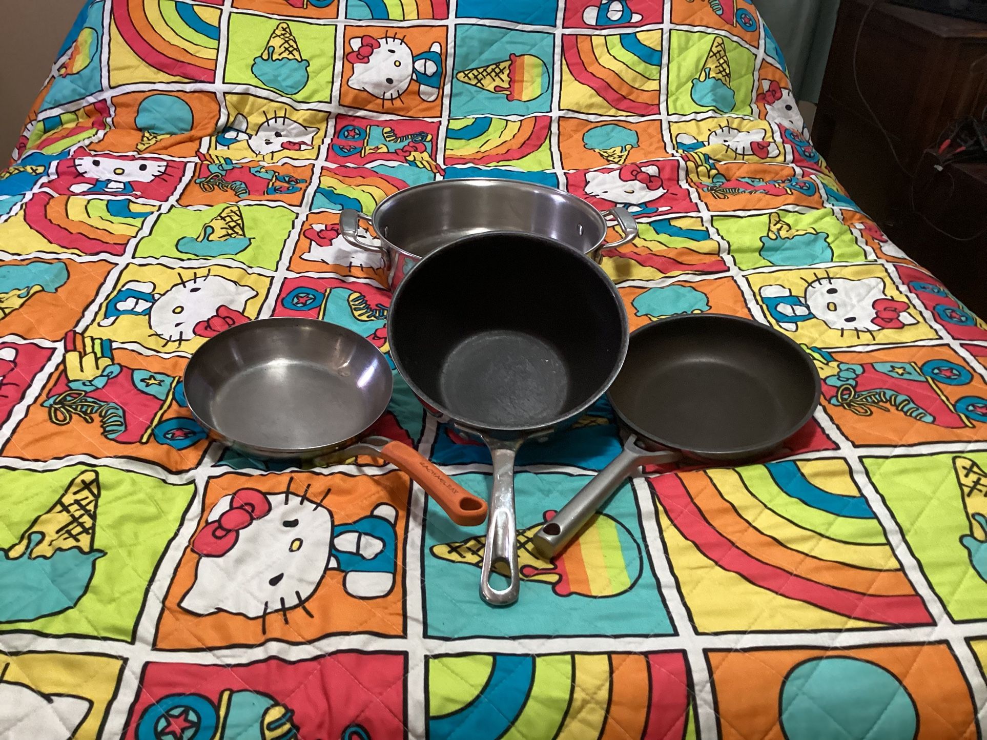 Pan And Pots Lot Of 4