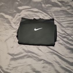Mens Nike Mens Hoodie Pull Over Fleece NPC BV5572-010 Size XL
(ONLY WORE IT 3 TIMES) 
