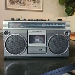 1980's VINTAGE BOOMBOX Cassette Radio