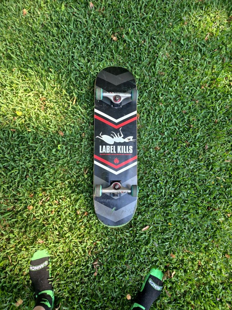 Complete Black Label Skateboard