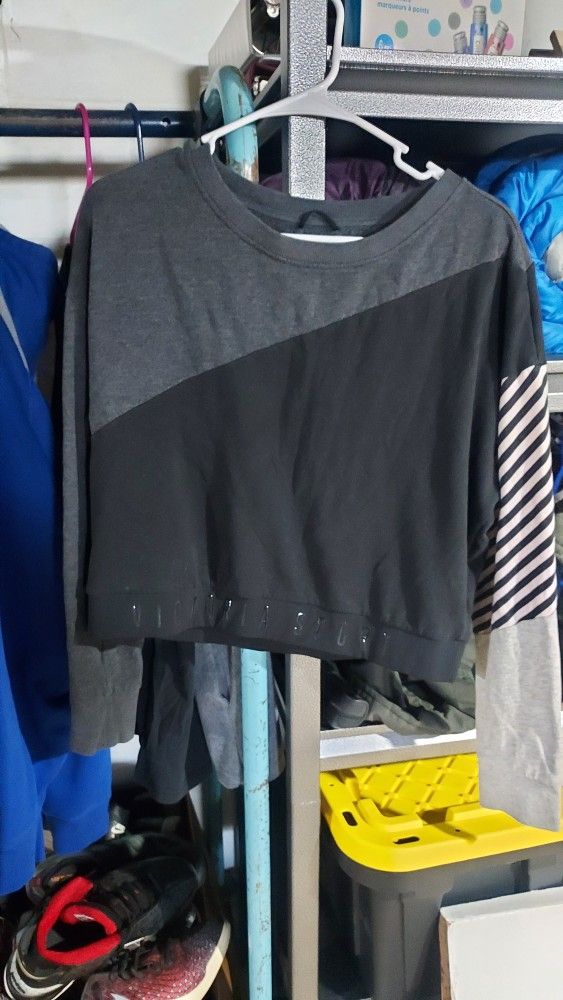 VS Sport Colorblock Sweater