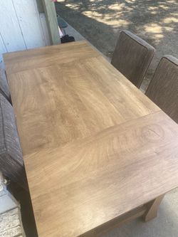 Used Dinner Table With Four Chairs $50 pick up only