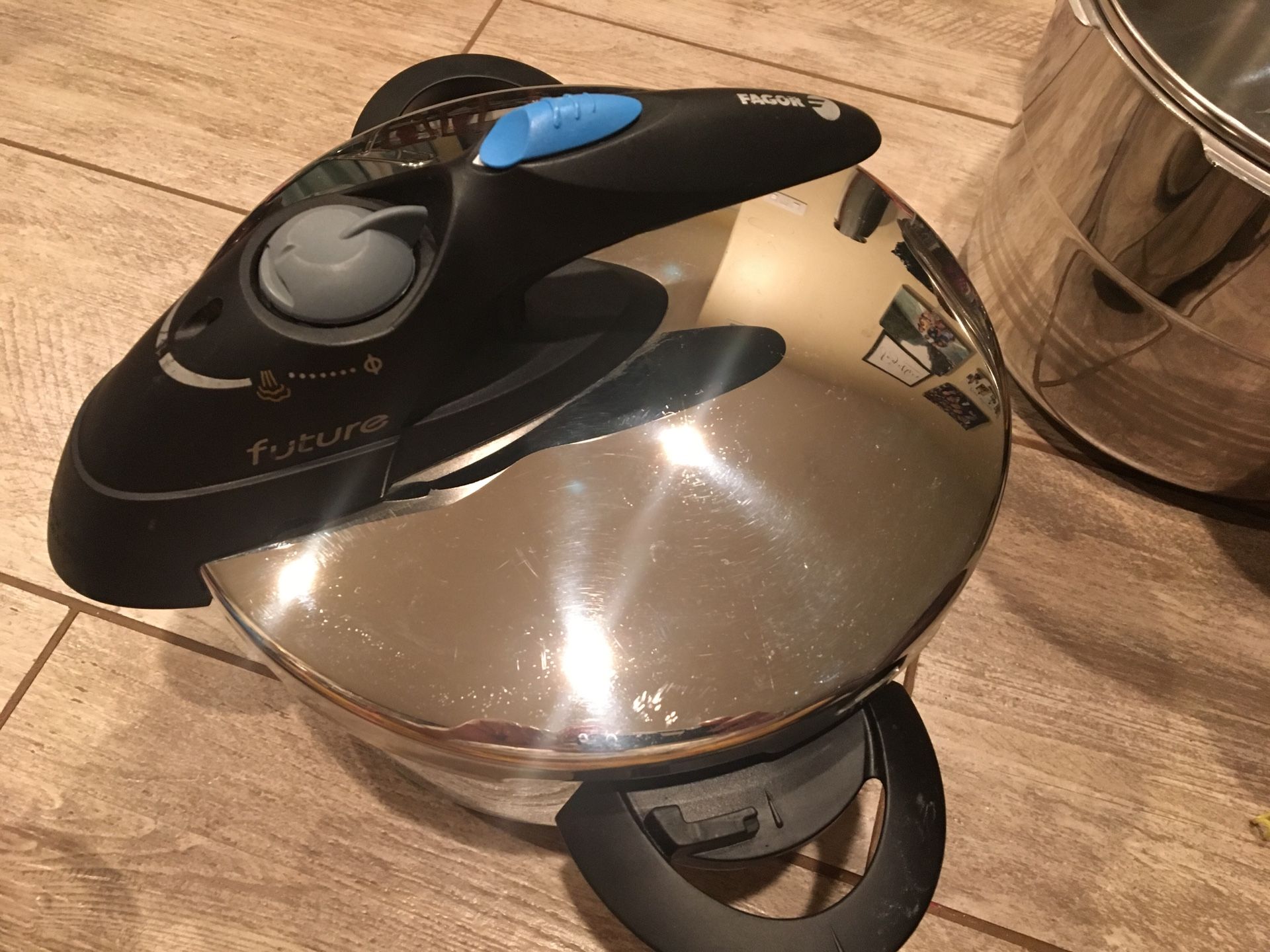 https://images.offerup.com/siLEQnheJZMaKnBpGLZuZXypy8I=/1920x1440/f74f/f74f96bc18d54dfb99e7a3e7791985ff.jpg